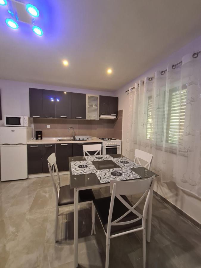 Apartments Kresan Sukošan Kültér fotó